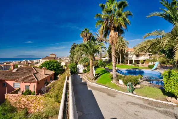 Vista exterior de Casa o chalet en venta en Rincón de la Victoria con Aire acondicionado, Calefacción y Jardín privado