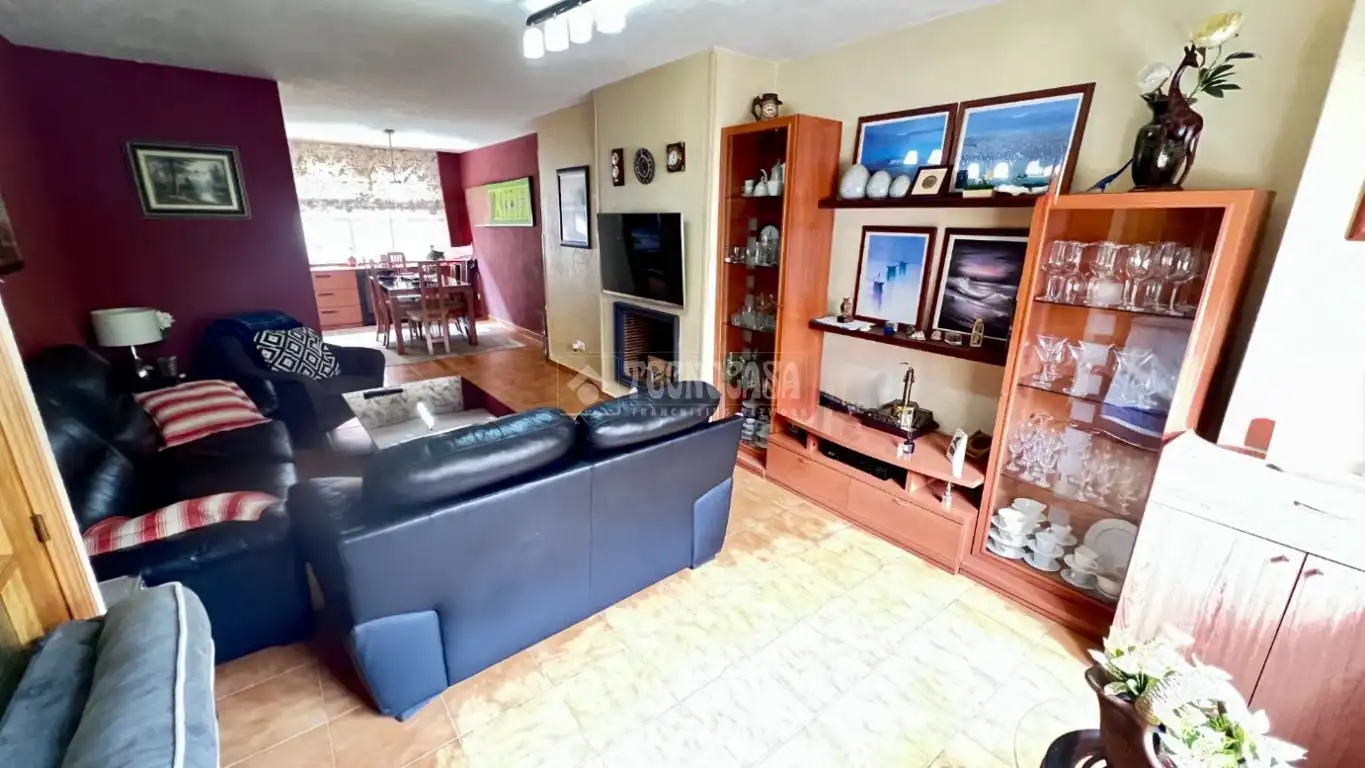 Wohnzimmer von Einfamilien-Reihenhaus zum Verkauf in Alcalá de Henares mit Terrasse