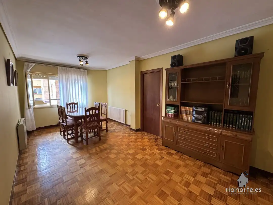 Sala de estar de Piso en venta en Ribadesella con Calefacción