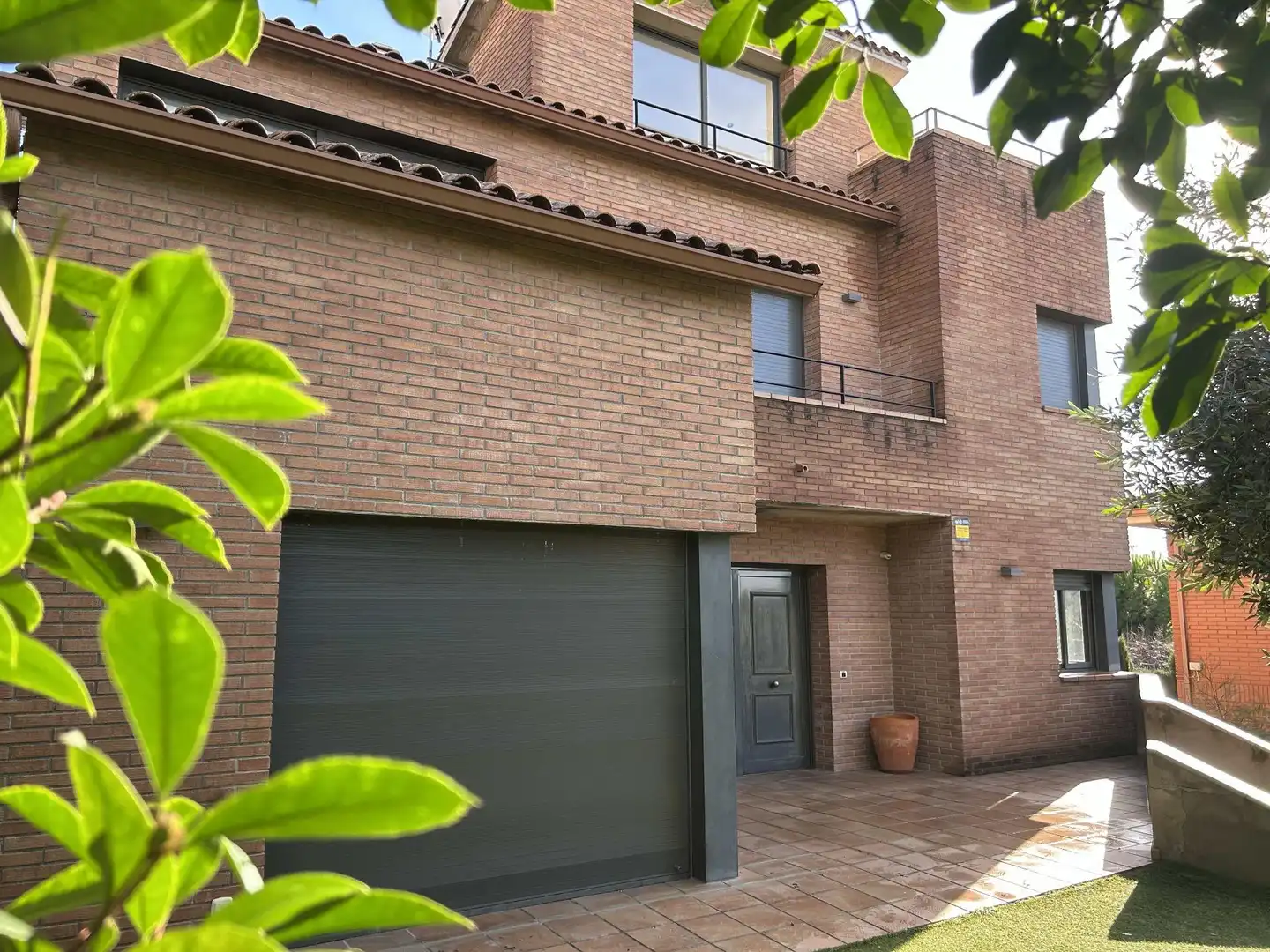 Vista exterior de Casa o chalet en venta en Rubí con Calefacción, Jardín privado y Parquet