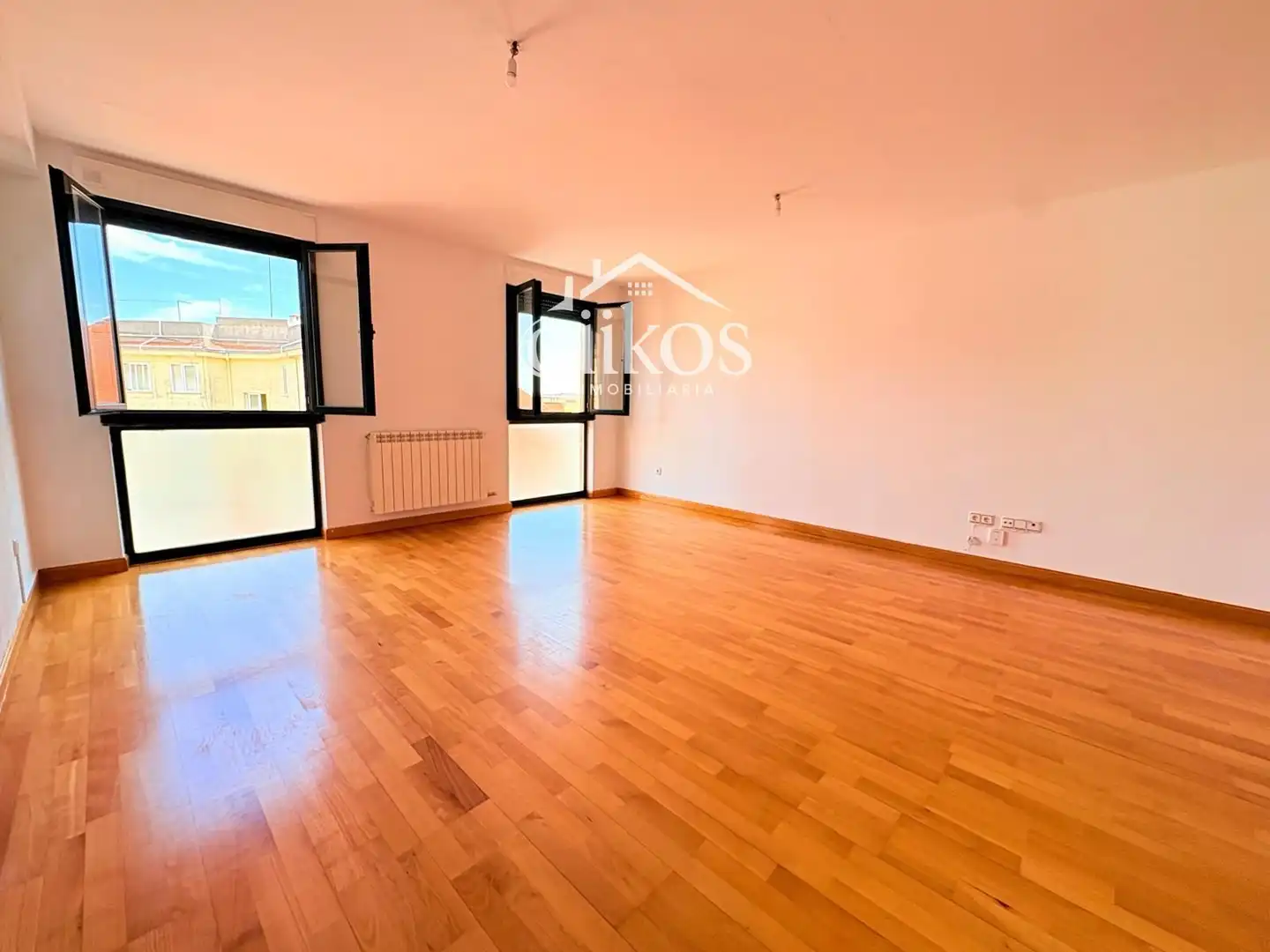 Flat with lift for sale in Villares de la Reina