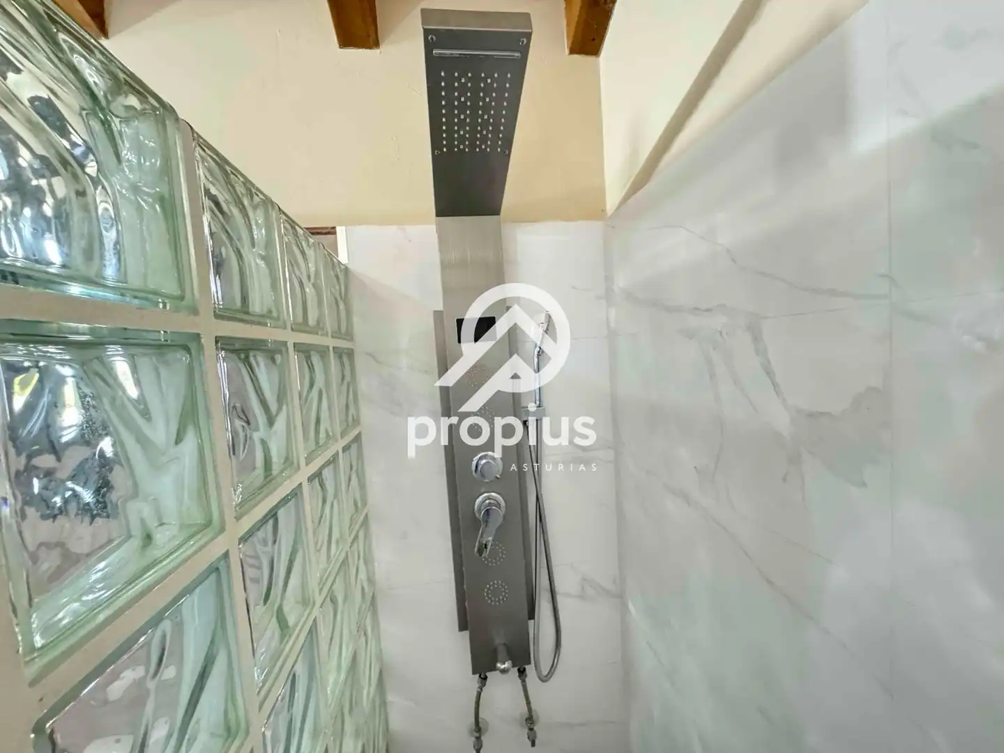 Bathroom of Houses for sale in Llanes  with Heating, Private garden and Parquet flooring
