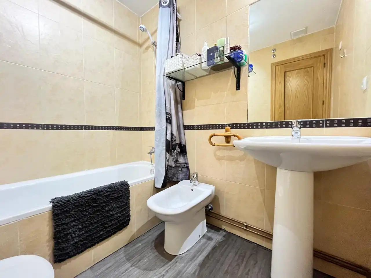 Baño de Piso en venta en El Casar con Calefacción, Terraza y Balcón
