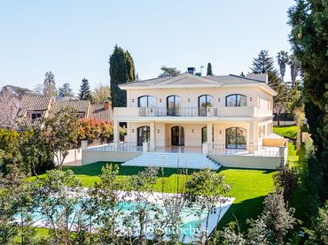 House with pool for sale in Tres places