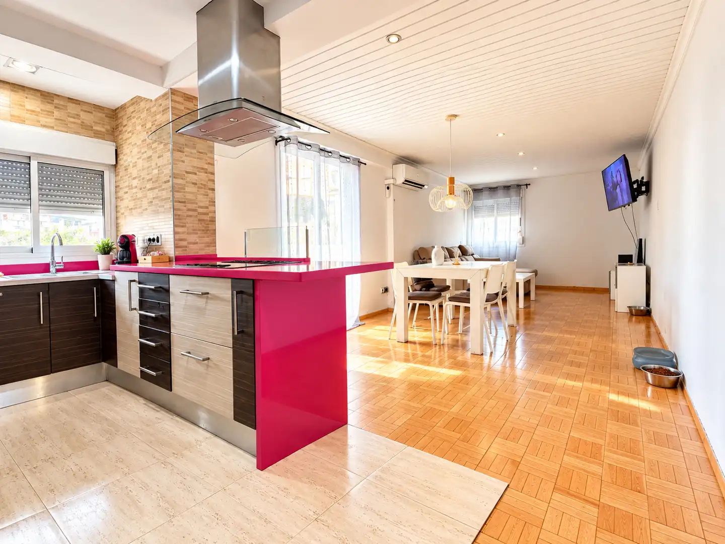 Flat with terrace for sale in Casc Urbà, imagen 4