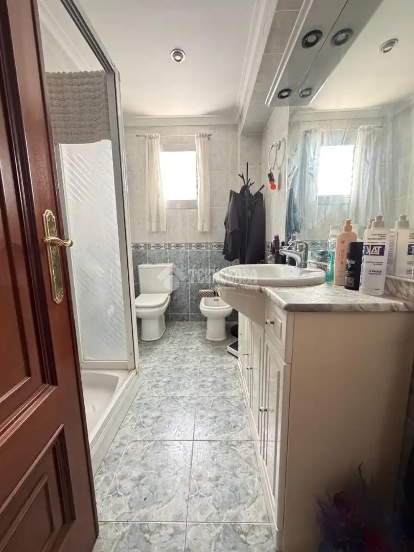 Baño de Piso en venta en Xirivella con Terraza y Trastero