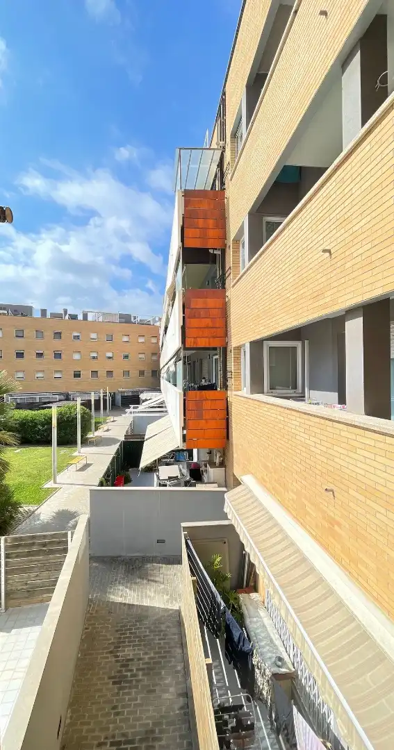 Vista exterior de Piso en venta en El Prat de Llobregat con Aire acondicionado, Calefacción y Parquet