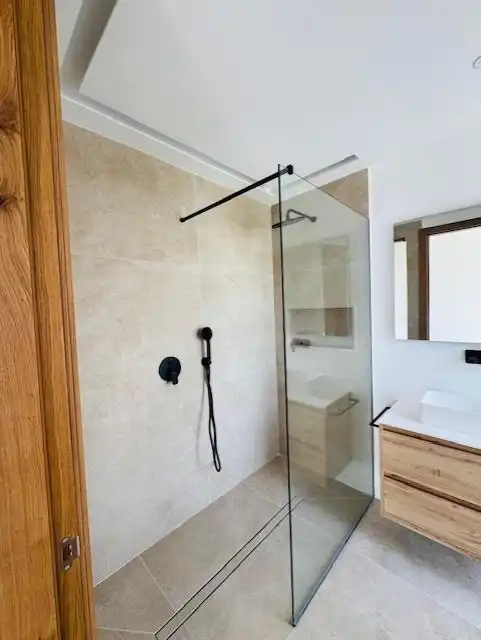 Baño de Finca rústica en venta en Petra con Aire acondicionado, Jardín privado y Piscina
