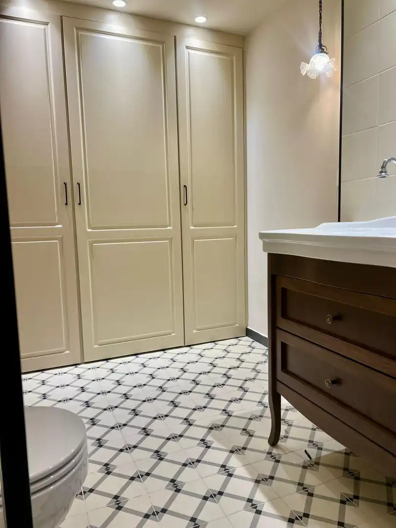 Baño de Dúplex de alquiler en Granada con Aire acondicionado y Alarma