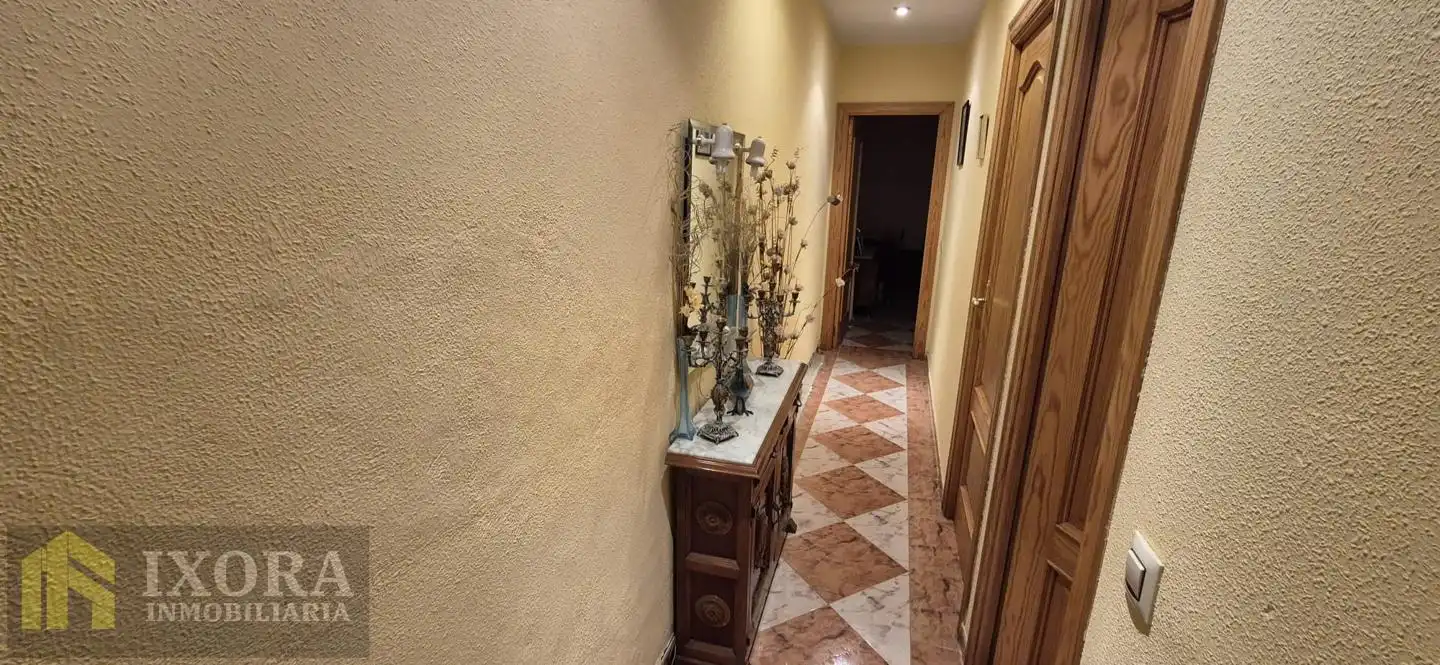 Casa o xalet en venda en Linares amb Aire condicionat, Jardí privat i Terrassa