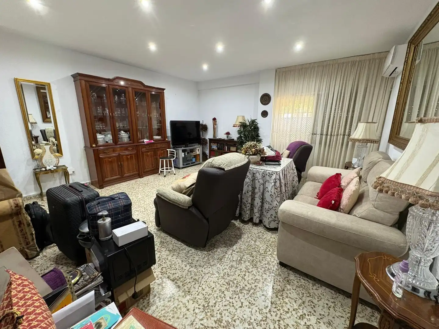 Sala d'estar de Planta baixa en venda en Córdoba amb Aire condicionat, Calefacció i Moblat