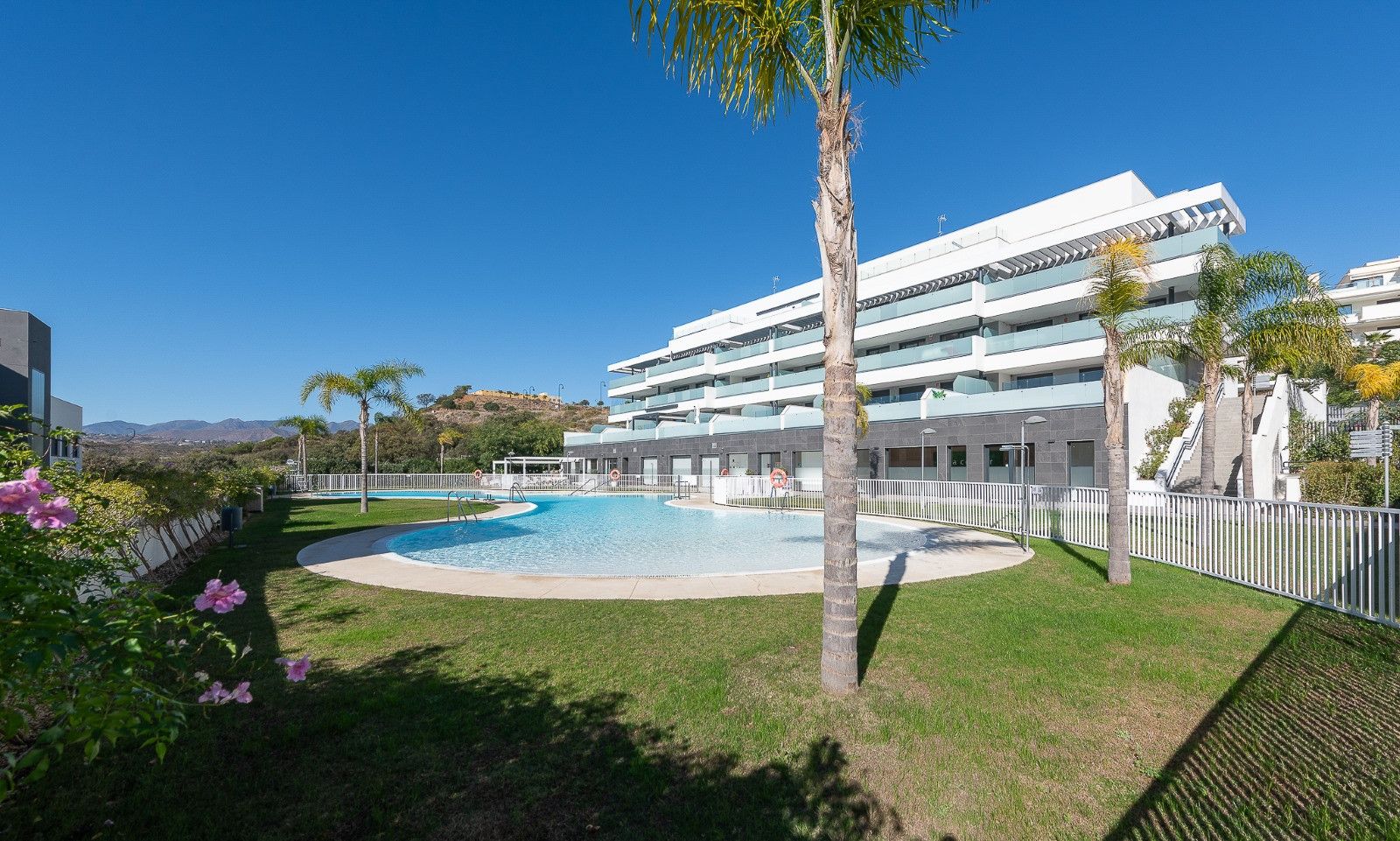 Piscina de Apartament en venda en Mijas amb Aire condicionat, Calefacció i Terrassa