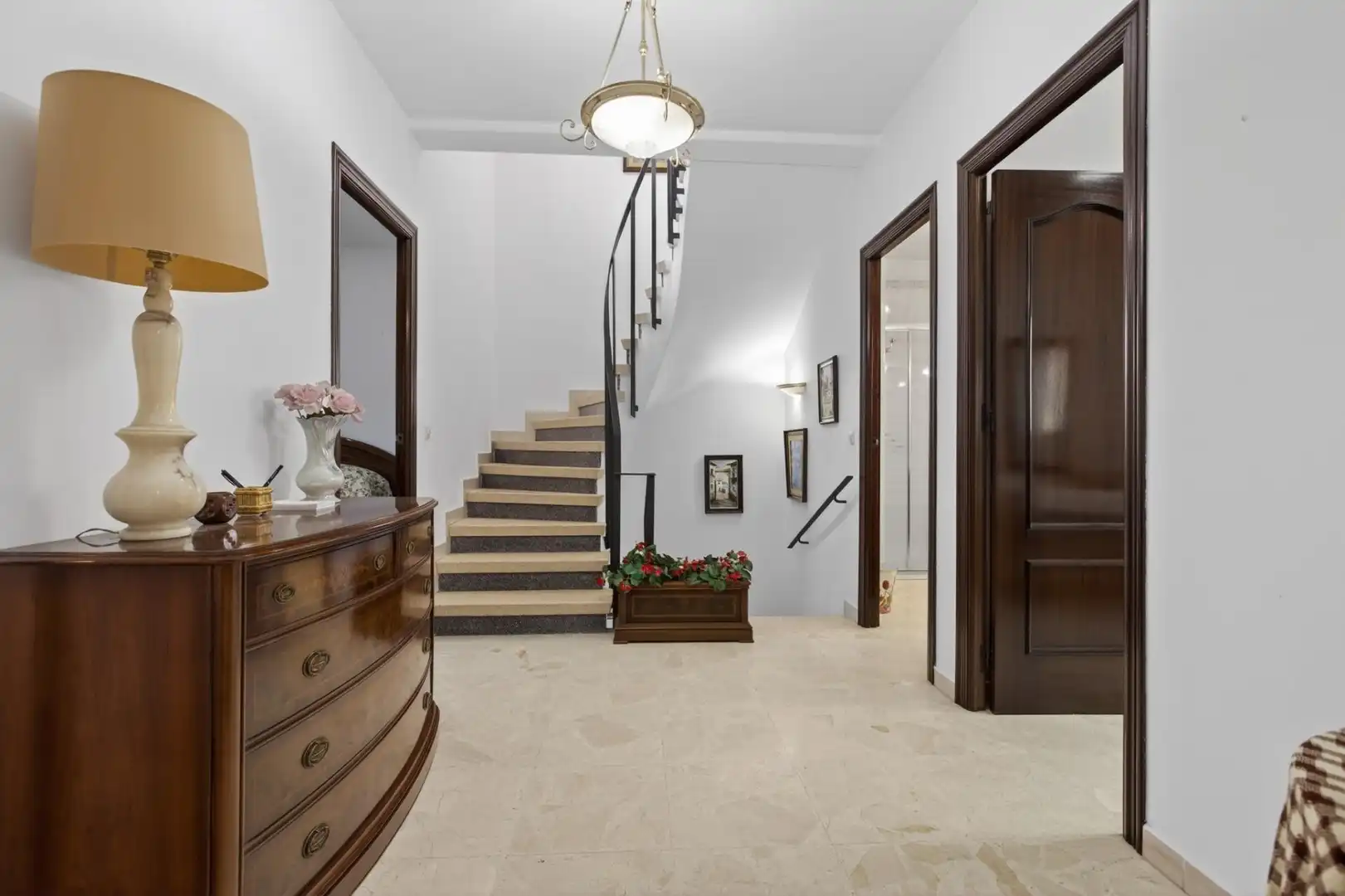 Houses for sale in Sevilla  with Air Conditioner, Terrace and Balcony