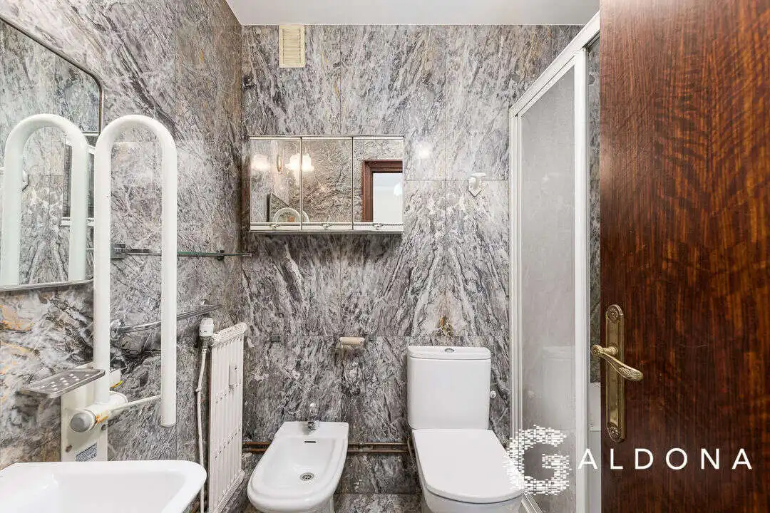 Baño de Piso en venta en Donostia - San Sebastián  con Calefacción, Terraza y Balcón