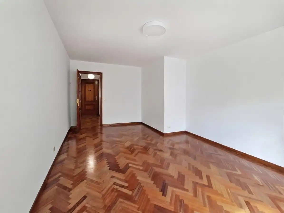 Dormitori de Pis en venda en A Coruña Capital  amb Calefacció, Parquet i Traster
