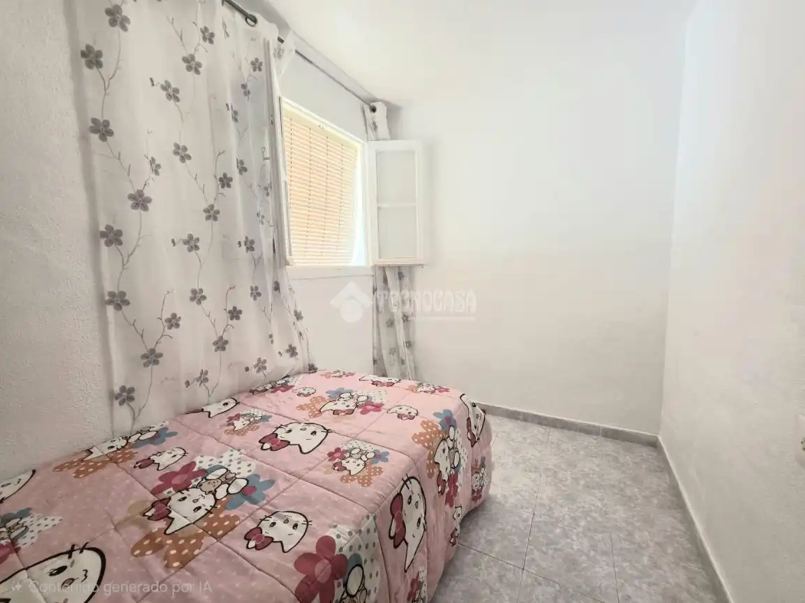Habitación de Piso en venta en Almería con Calefacción