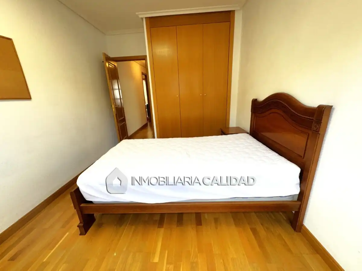Dormitori de Pis de lloguer en Burgos amb Calefacció, Terrassa i Traster