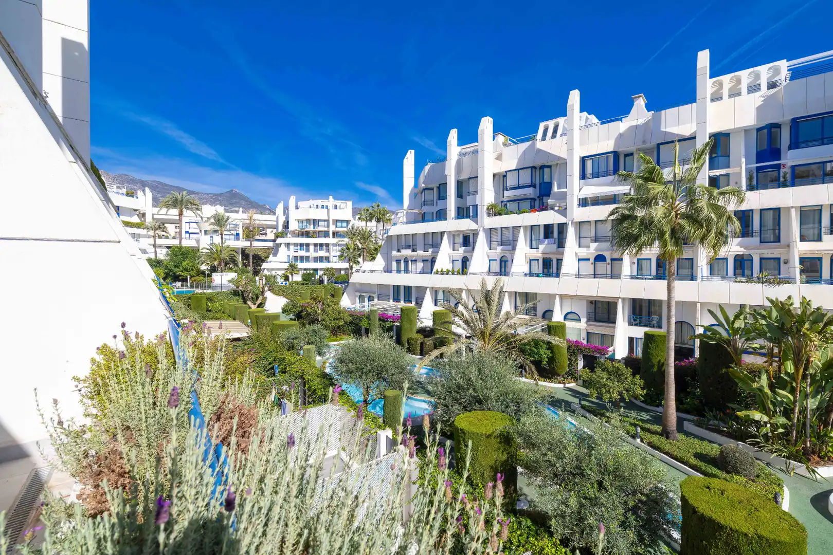 Vista exterior de Dúplex en venta en Marbella con Aire acondicionado, Calefacción y Terraza