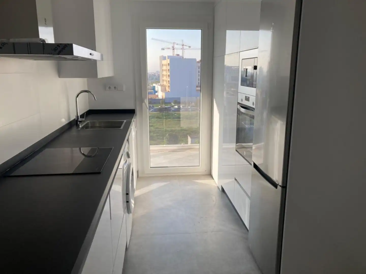 Flat for rent in Poniente-Norte - Miralbaida - Parque Azahara