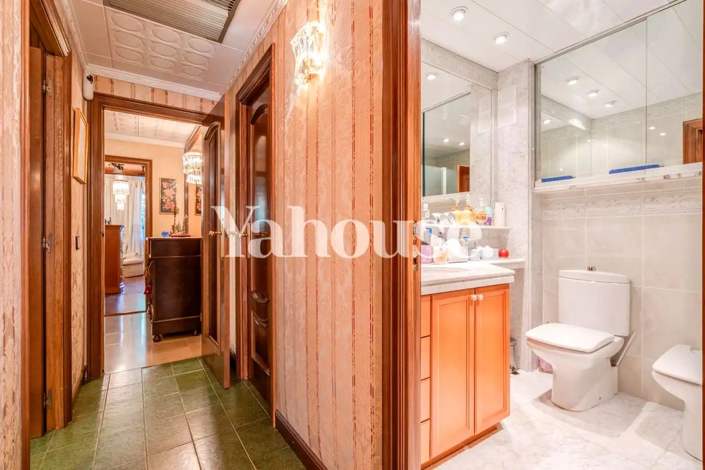 Bathroom of Flat for sale in Barcelona