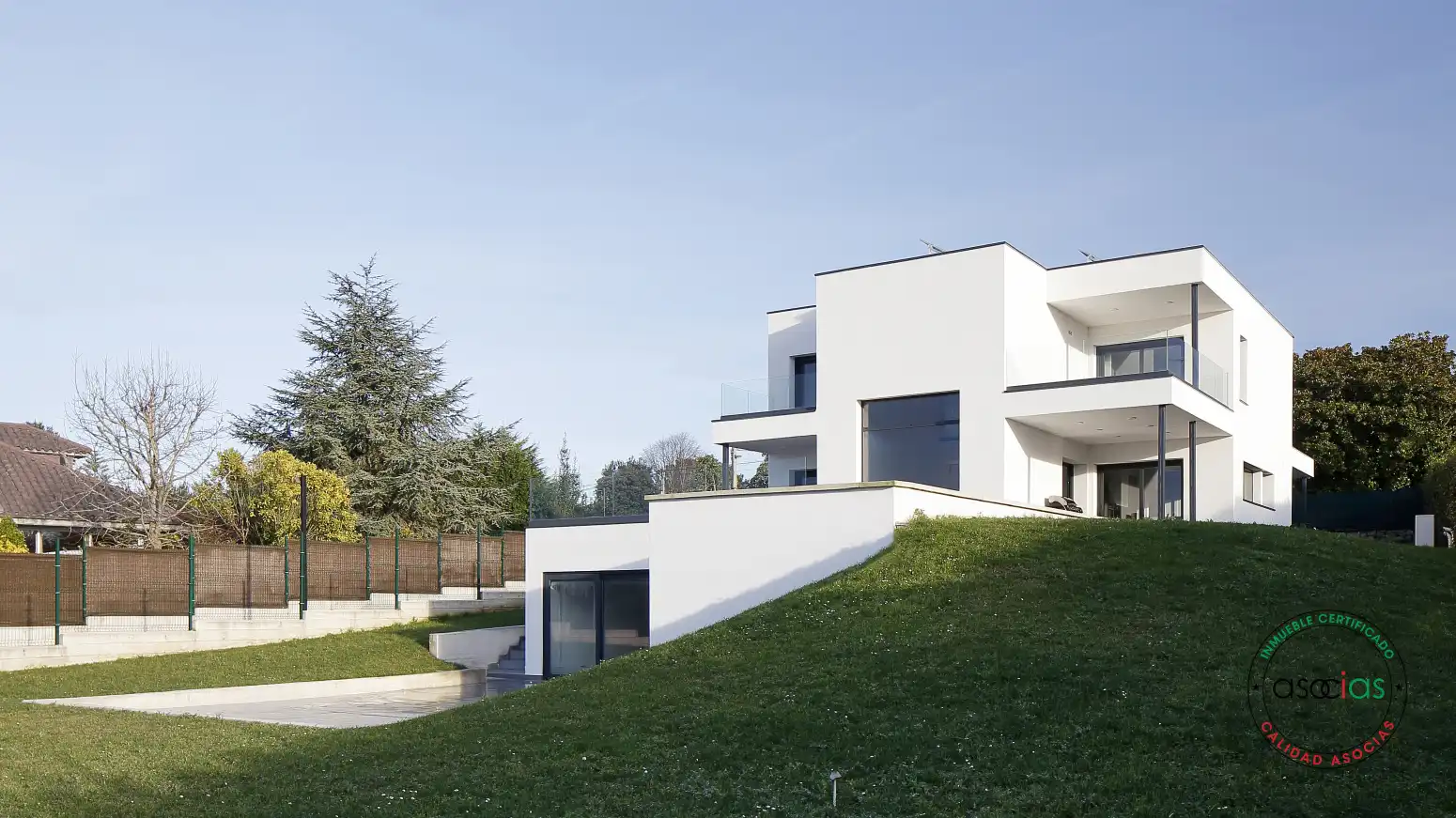 Vista exterior de Casa o xalet en venda en Gijón  amb Calefacció, Jardí privat i Terrassa