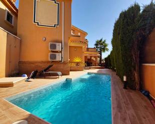 Vista exterior de Casa o xalet de lloguer en Orihuela amb Aire condicionat, Terrassa i Piscina