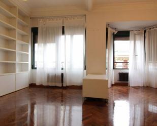 Bedroom of Flat to rent in  Zaragoza Capital  with Air Conditioner and Heating