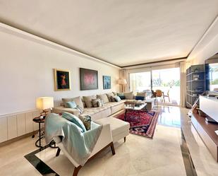 Sala d'estar de Apartament en venda en Marbella amb Aire condicionat i Terrassa