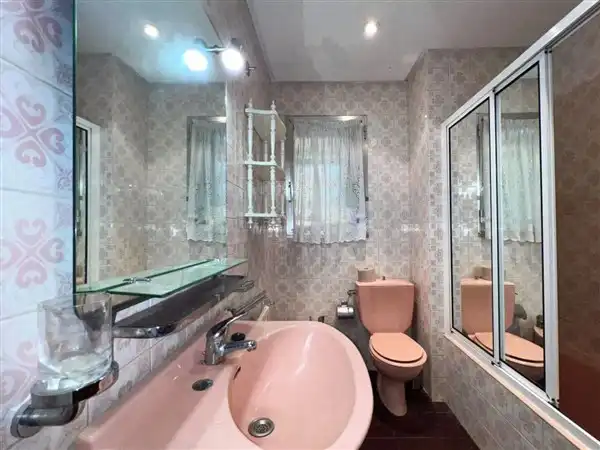 Baño de Piso en venta en Lugo con Calefacción y Trastero