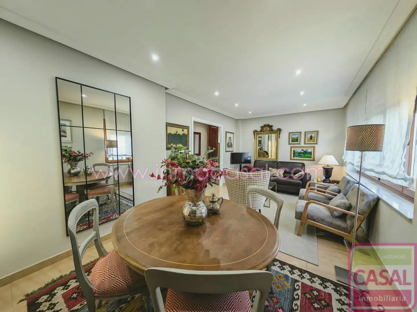 Sala d'estar de Casa o xalet en venda en Siero amb Calefacció, Terrassa i Moblat