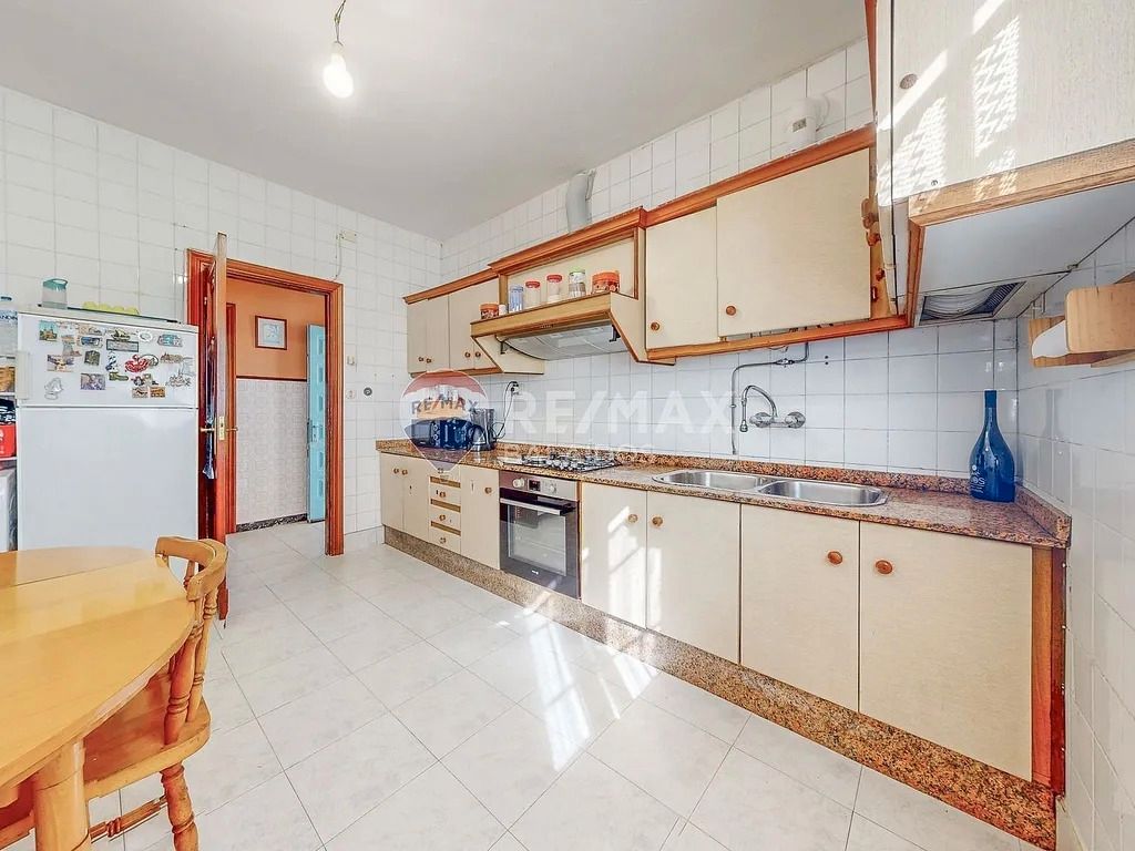 Cuina de Casa o xalet en venda en Cangas  amb Jardí privat, Terrassa i Traster