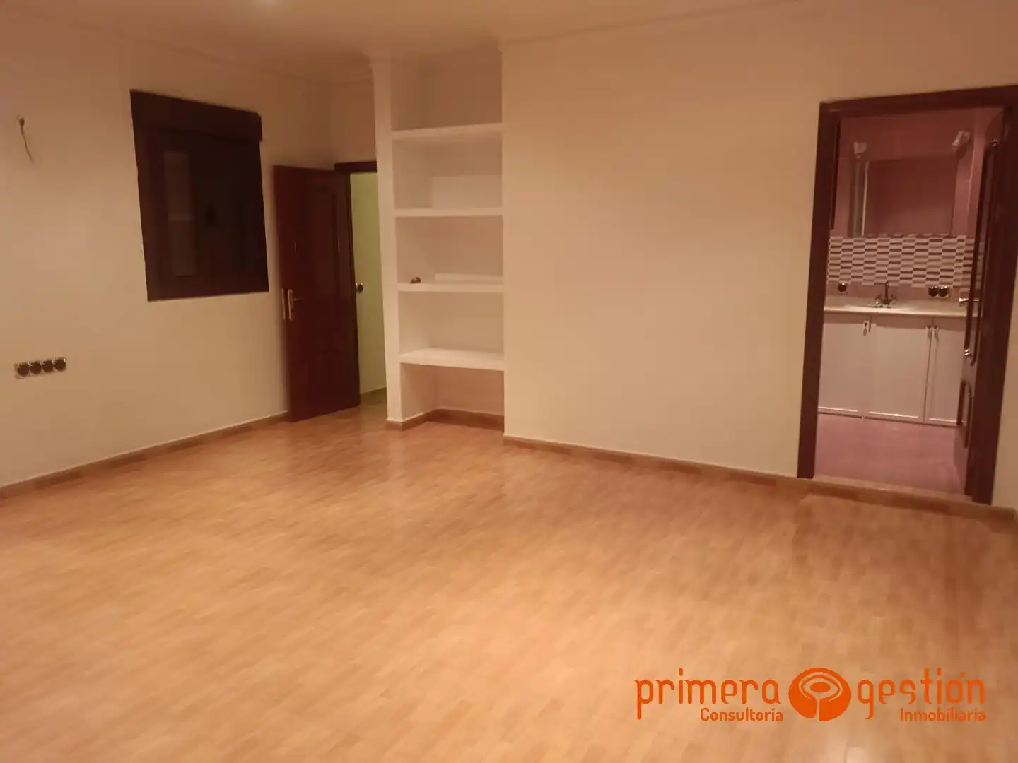 Piso en venta en Carmona con Aire acondicionado