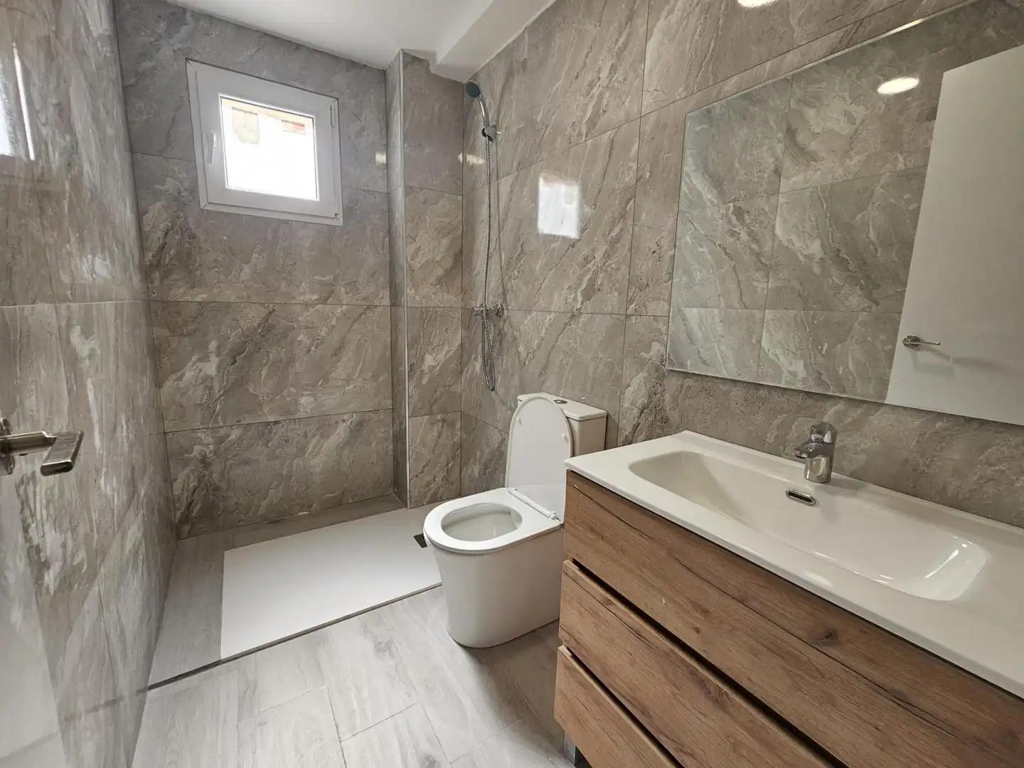 Bathroom of Flat for rent in Aspe  with Air Conditioner and Balcony
