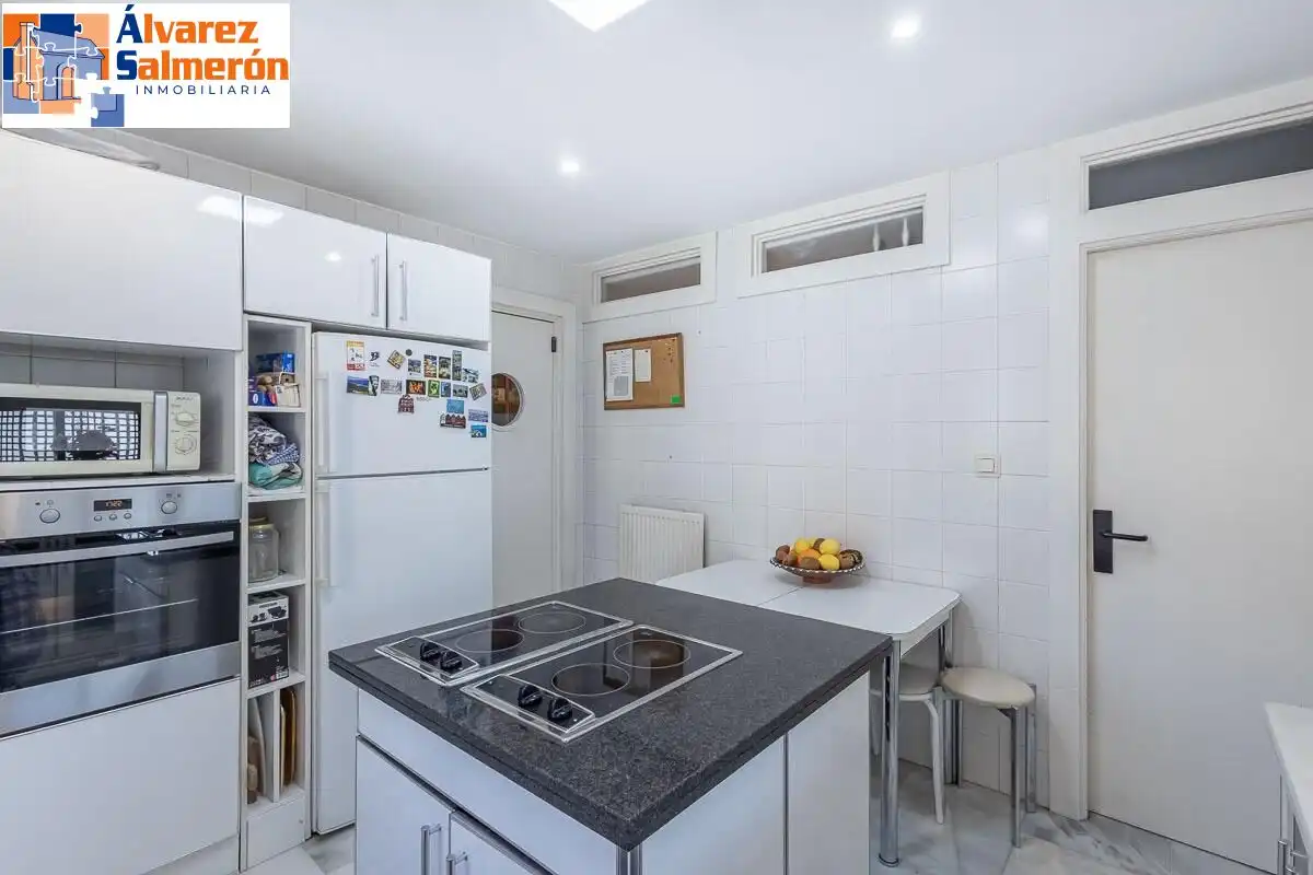 Kitchen of Houses for sale in Granada  with Air Conditioner, Terrace and Storage room