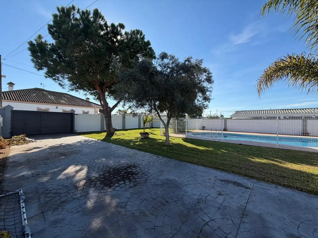 Vista exterior de Casa o chalet en venta en Chipiona con Aire acondicionado, Jardín privado y Piscina