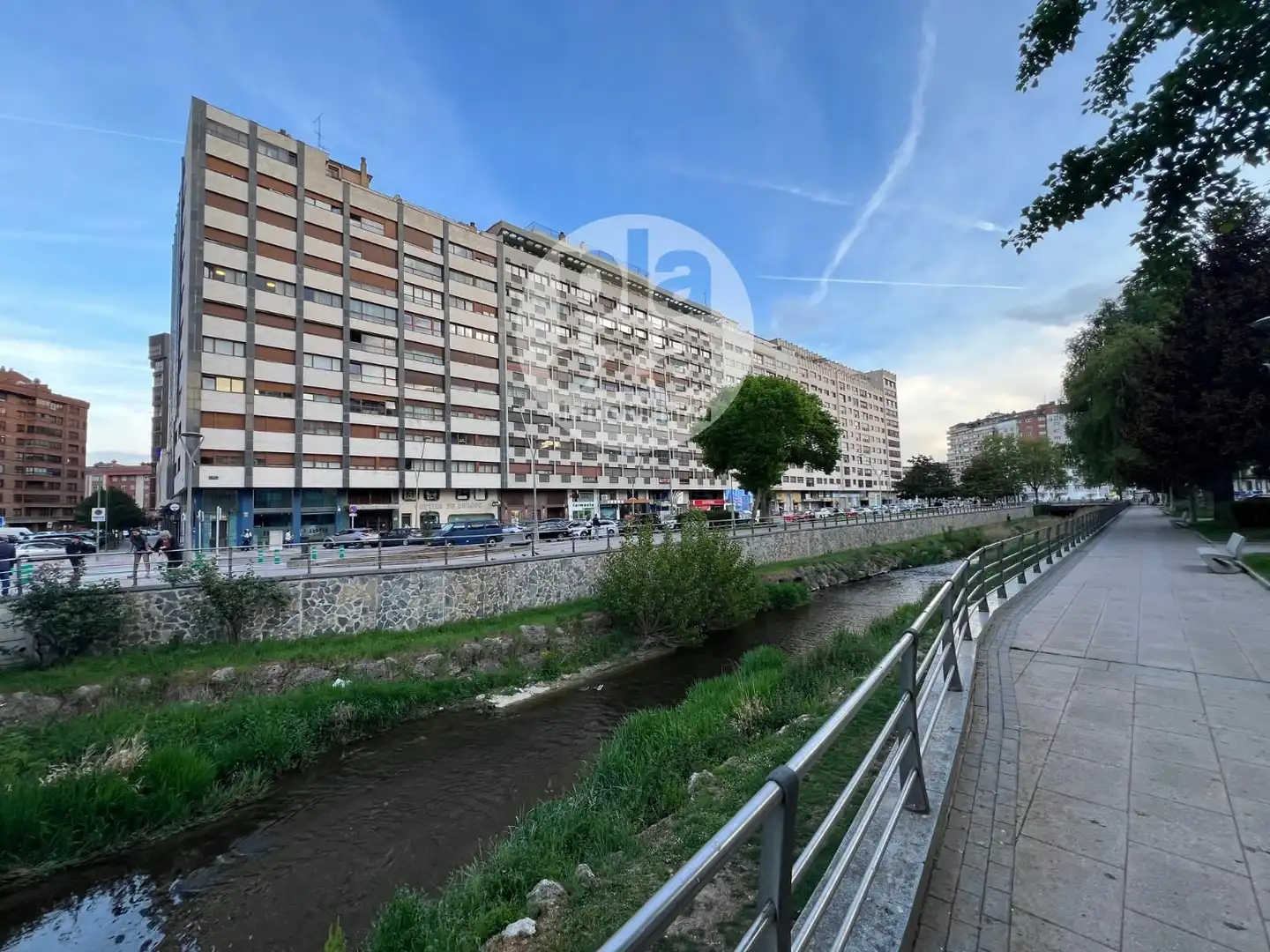 Vista exterior de Pis en venda en Burgos Capital amb Calefacció, Terrassa i Traster