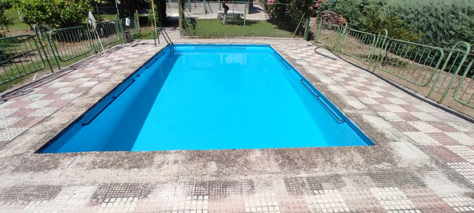Swimming pool of Land for sale in El Molar (Madrid)