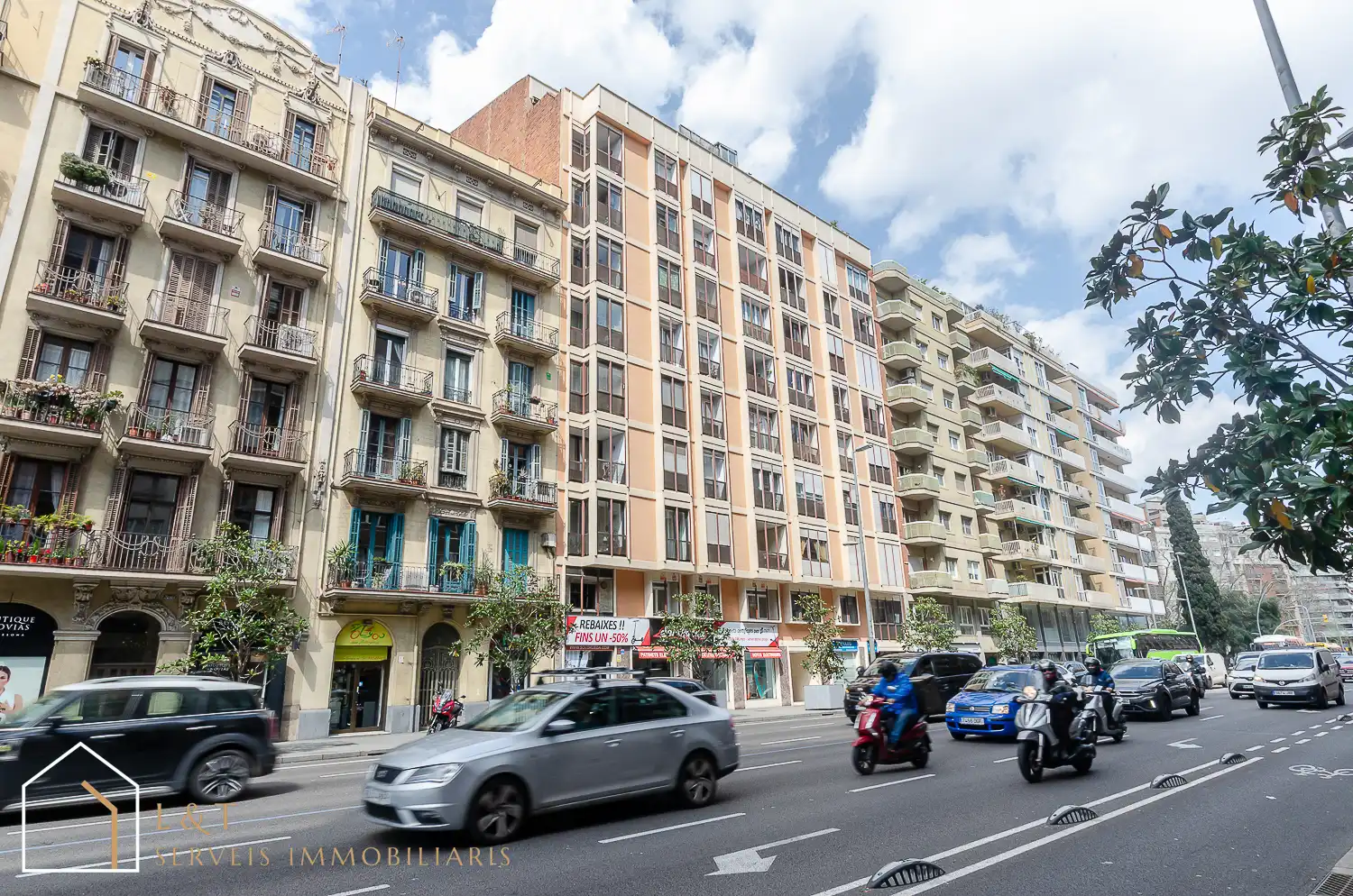 Office space with terrace for sale in Carrer d'Aragó