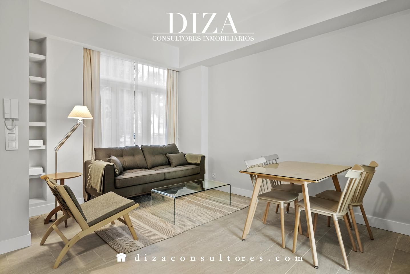 Sala d'estar de Planta baixa de lloguer en  Madrid Capital amb Calefacció i Moblat