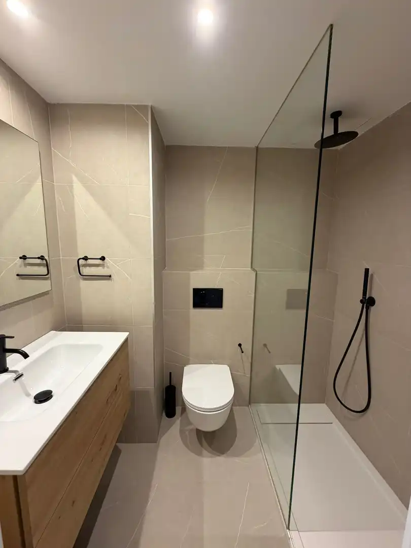Badezimmer von Wohnung zur Miete in Centre