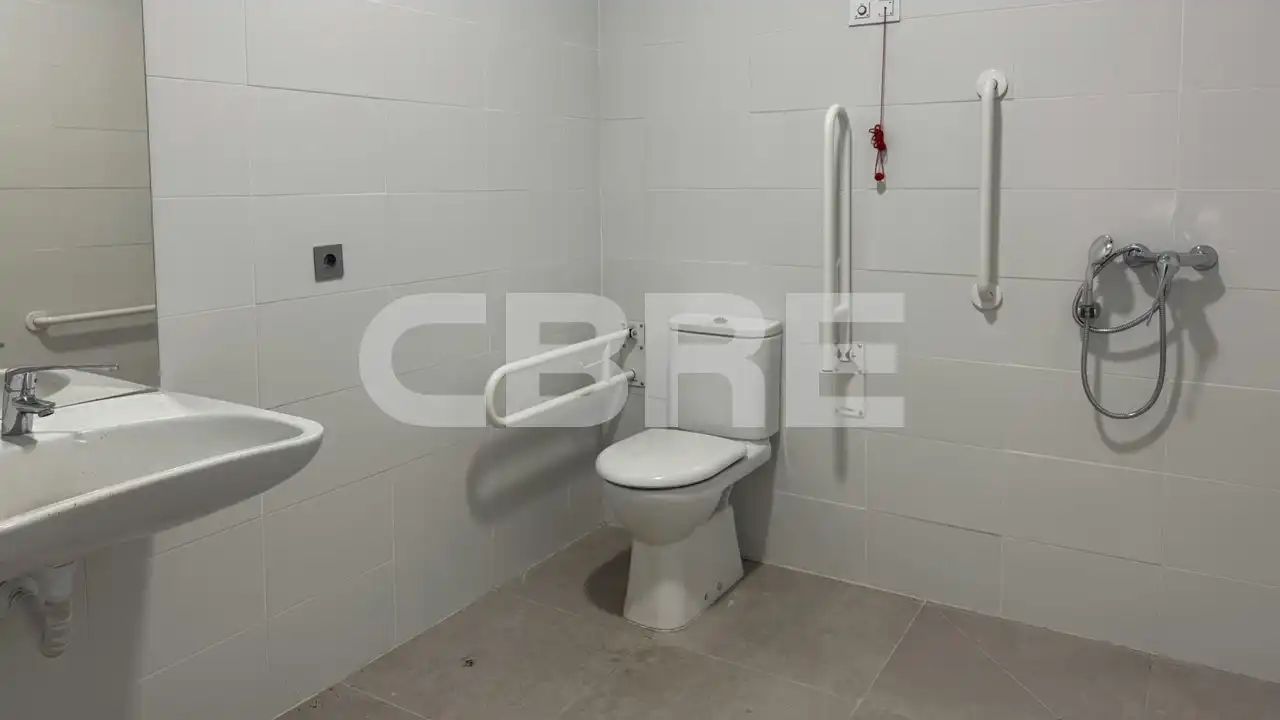 Badezimmer von Fabrikhallen zur Miete in Illescas
