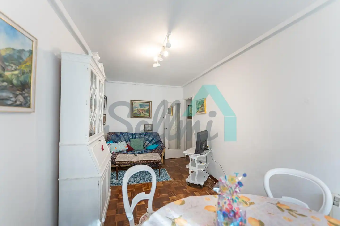 Sala de estar de Piso de alquiler en Gijón  con Calefacción, Parquet y Amueblado