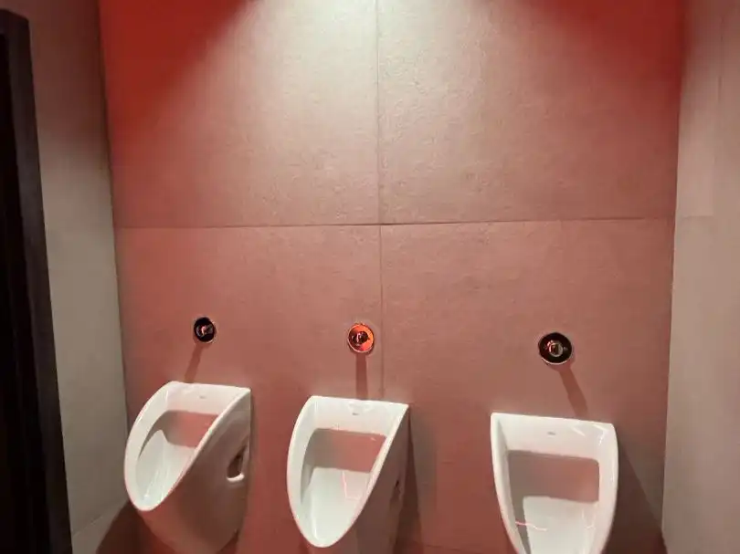 Baño de Local en traspaso en Zaragoza con Aire acondicionado, Calefacción y Amueblado