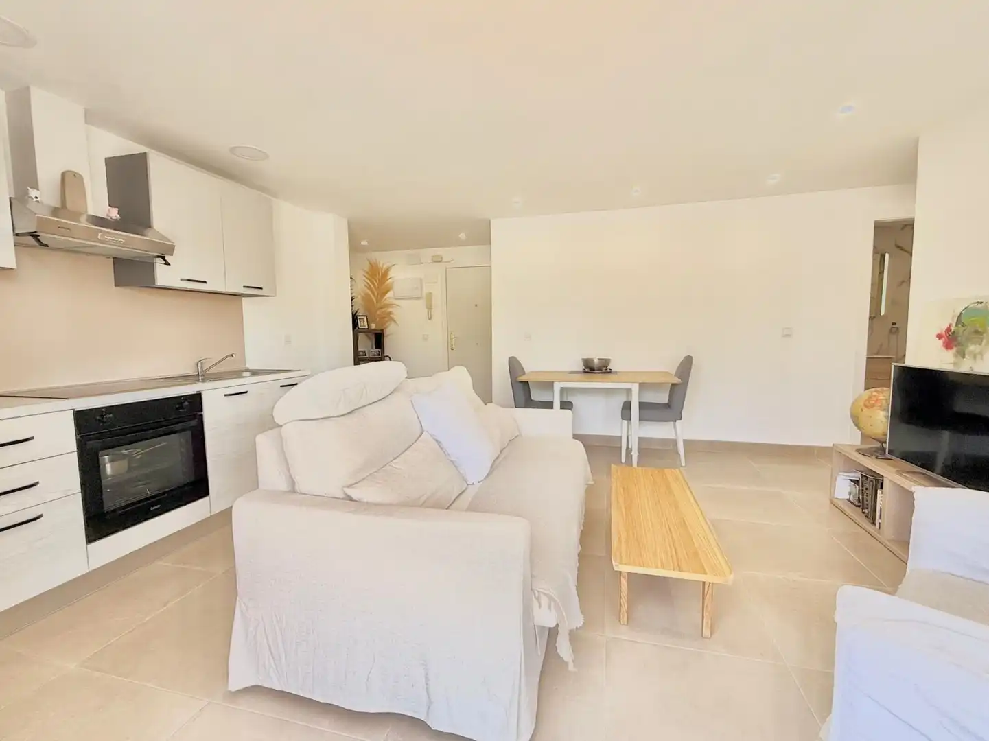 Sala d'estar de Apartament en venda en Torremolinos amb Aire condicionat i Terrassa