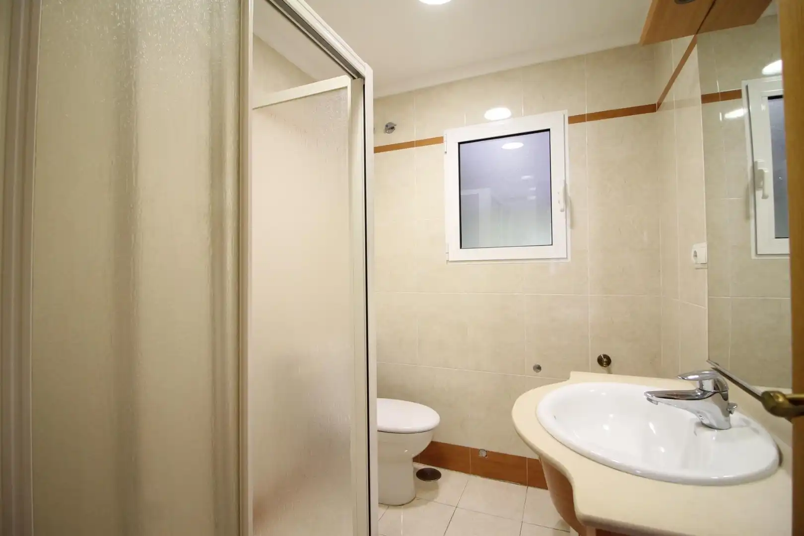 Baño de Piso de alquiler en Alicante / Alacant con Terraza, Amueblado y Balcón