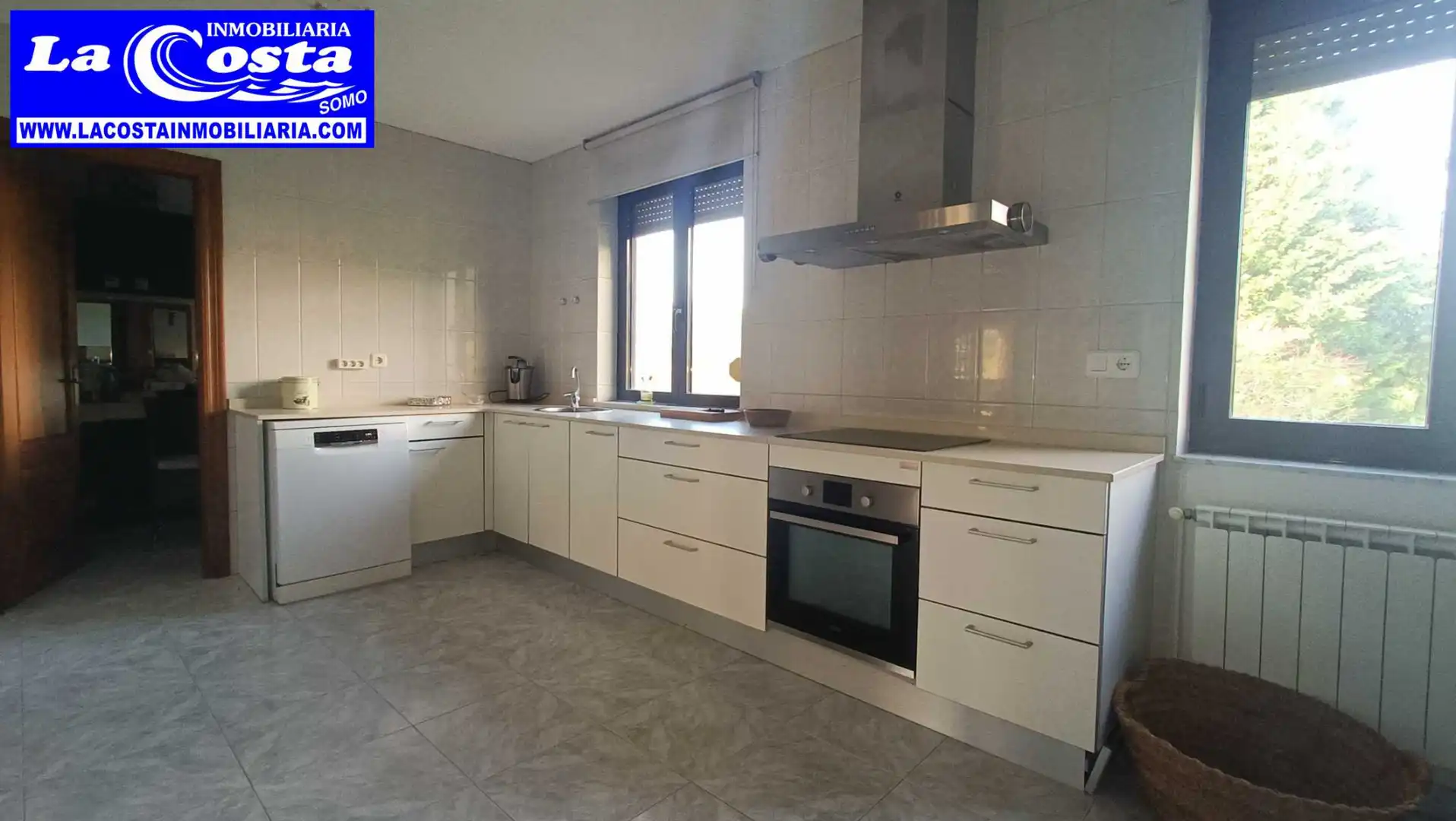 Küche von Haus oder Chalet zum Verkauf in Ribamontán al Mar mit Heizung, Privatgarten und Terrasse