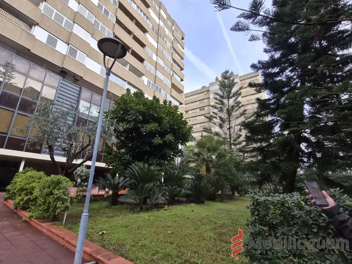 Vista exterior de Oficina de alquiler en Les Corts