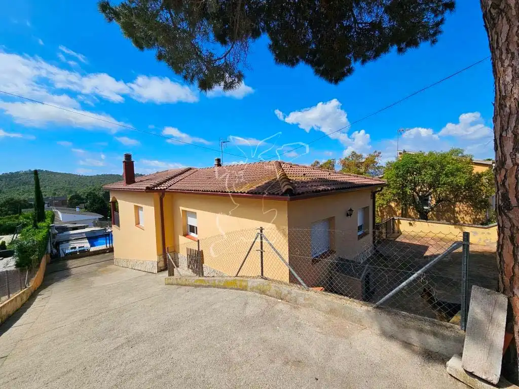 Vista exterior de Casa o chalet en venta en Vidreres con Jardín privado, Terraza y Piscina