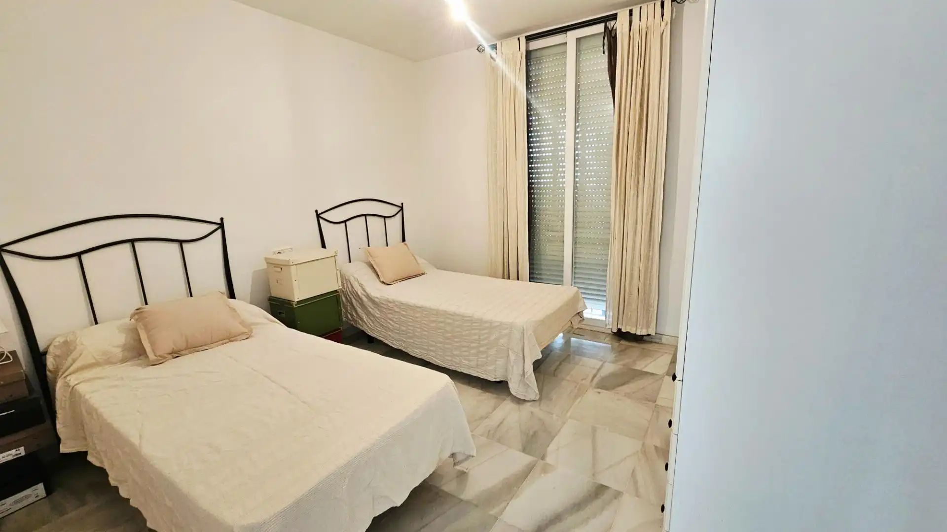Dormitori de Casa adosada en venda en Benalmádena amb Aire condicionat, Jardí privat i Terrassa