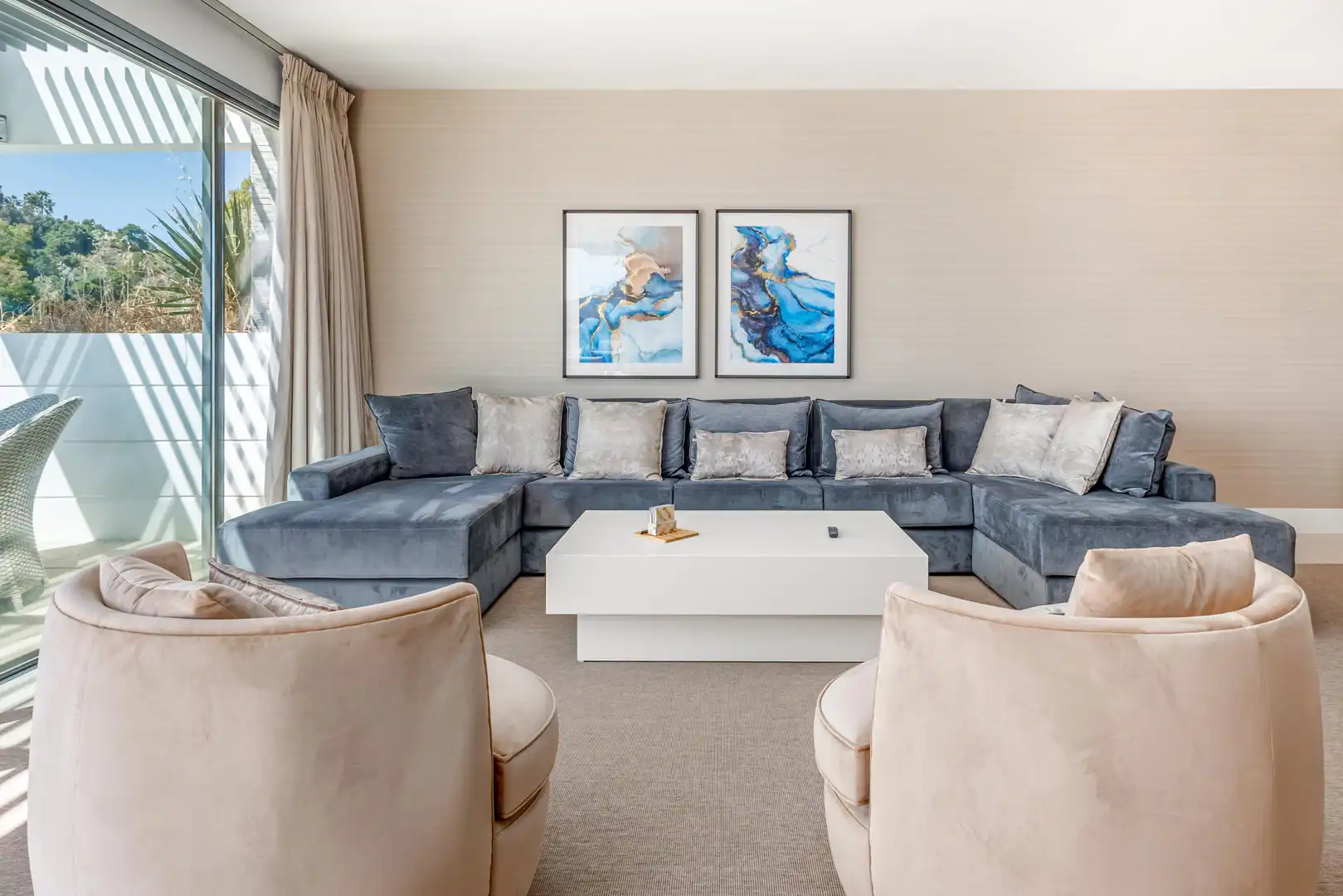 Sala de estar de Apartamento en venta en Benahavís con Aire acondicionado, Calefacción y Jardín privado
